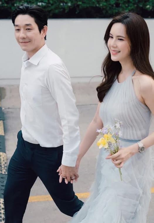 Boy Anuwat祝贺Jeab生日的合照