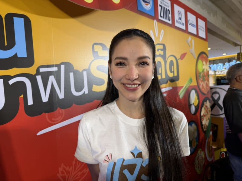 Pat Napapa与儿子Reese的互动照片