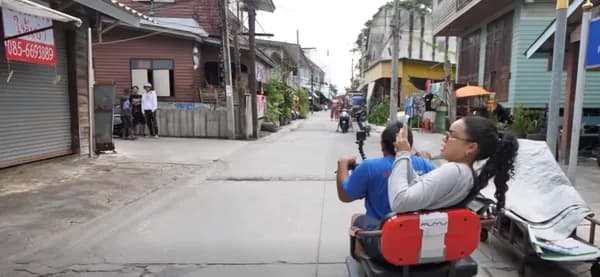 查恩·蒂的新摩托车修理店