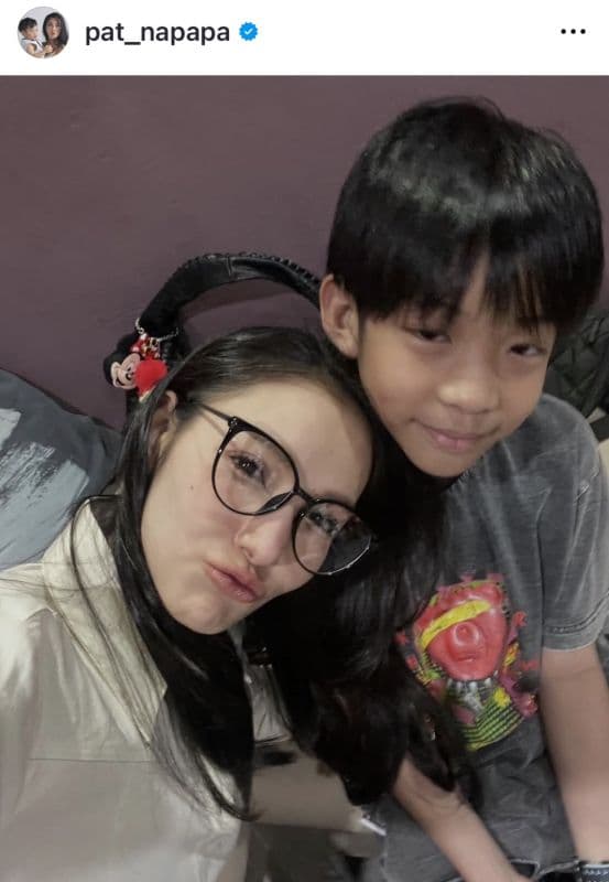 Pat Napapa谈论丈夫落泪及休整计划的采访画面